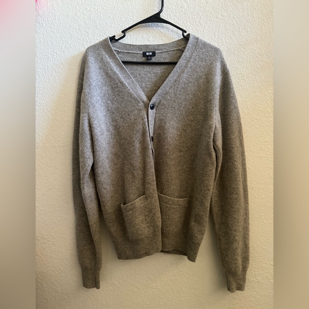 Uniqlo Mens Size M 100% Wool Cardigan - super comfy